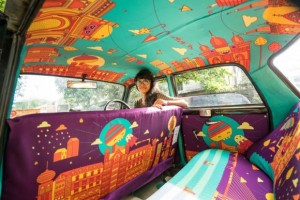 Táxis pintados por artistas indianos.